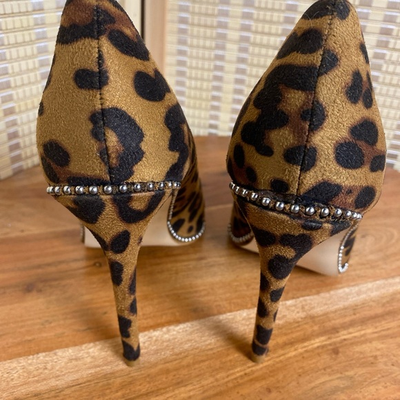 🔶Leopard Faux Suede Ball Studded Trim Pointy Toe High Heels Size 7 - Picture 5 of 7
